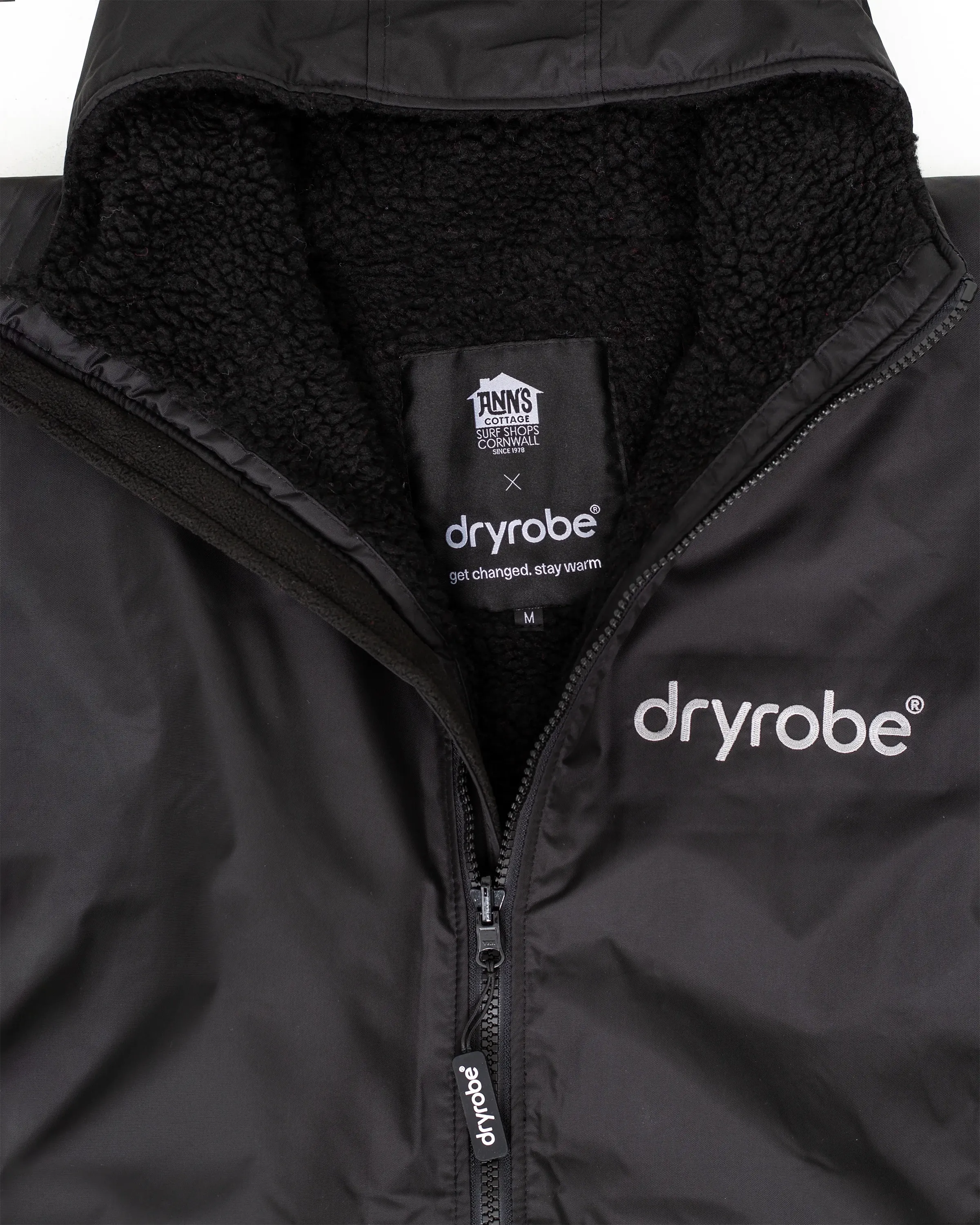 Exclusive Anns Cottage X Dryrobe in Black-Black