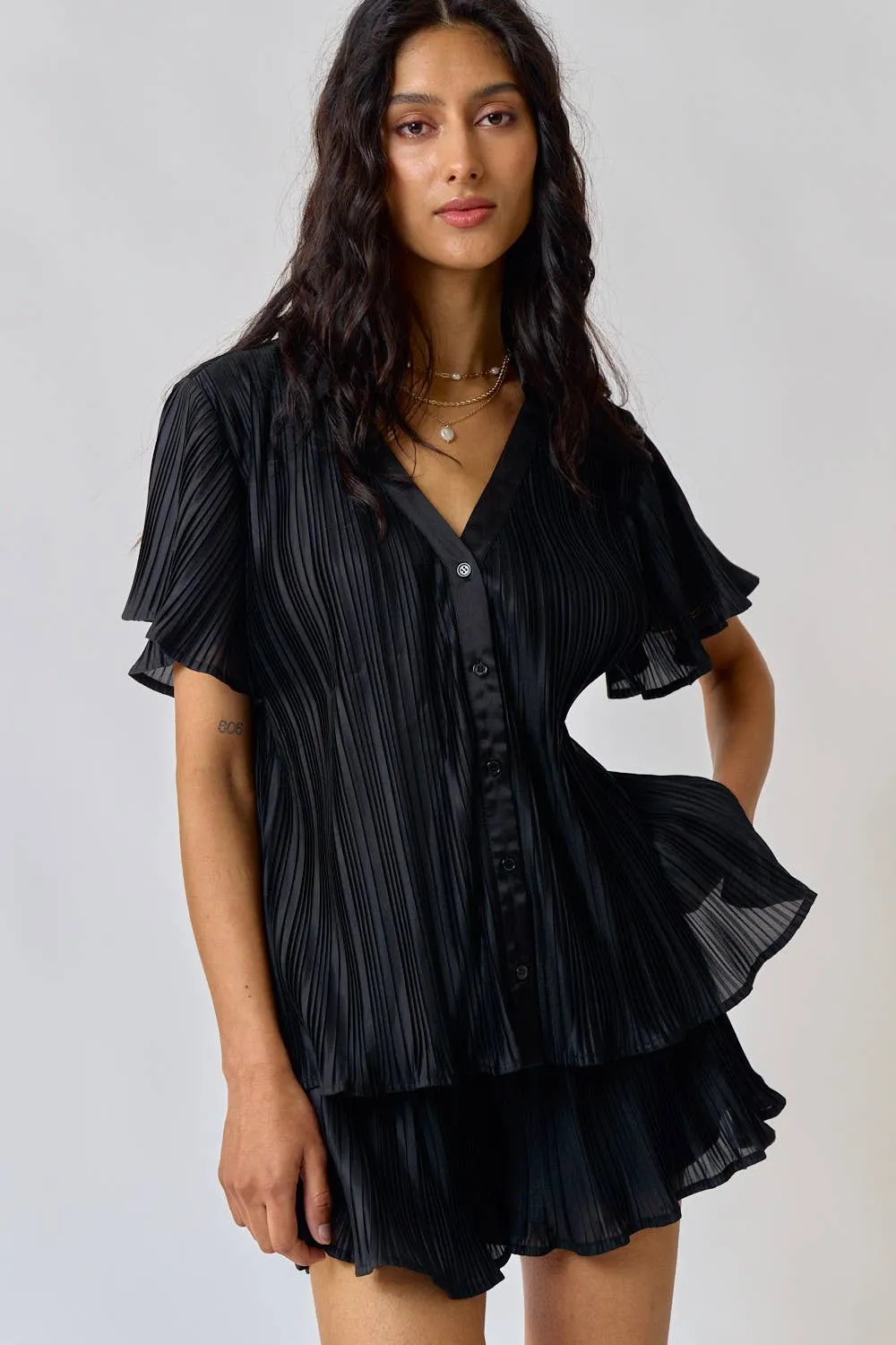 FEMME AND FLOWY PLEATED SHIRT TOP AND SHORTS SET BLACK / M