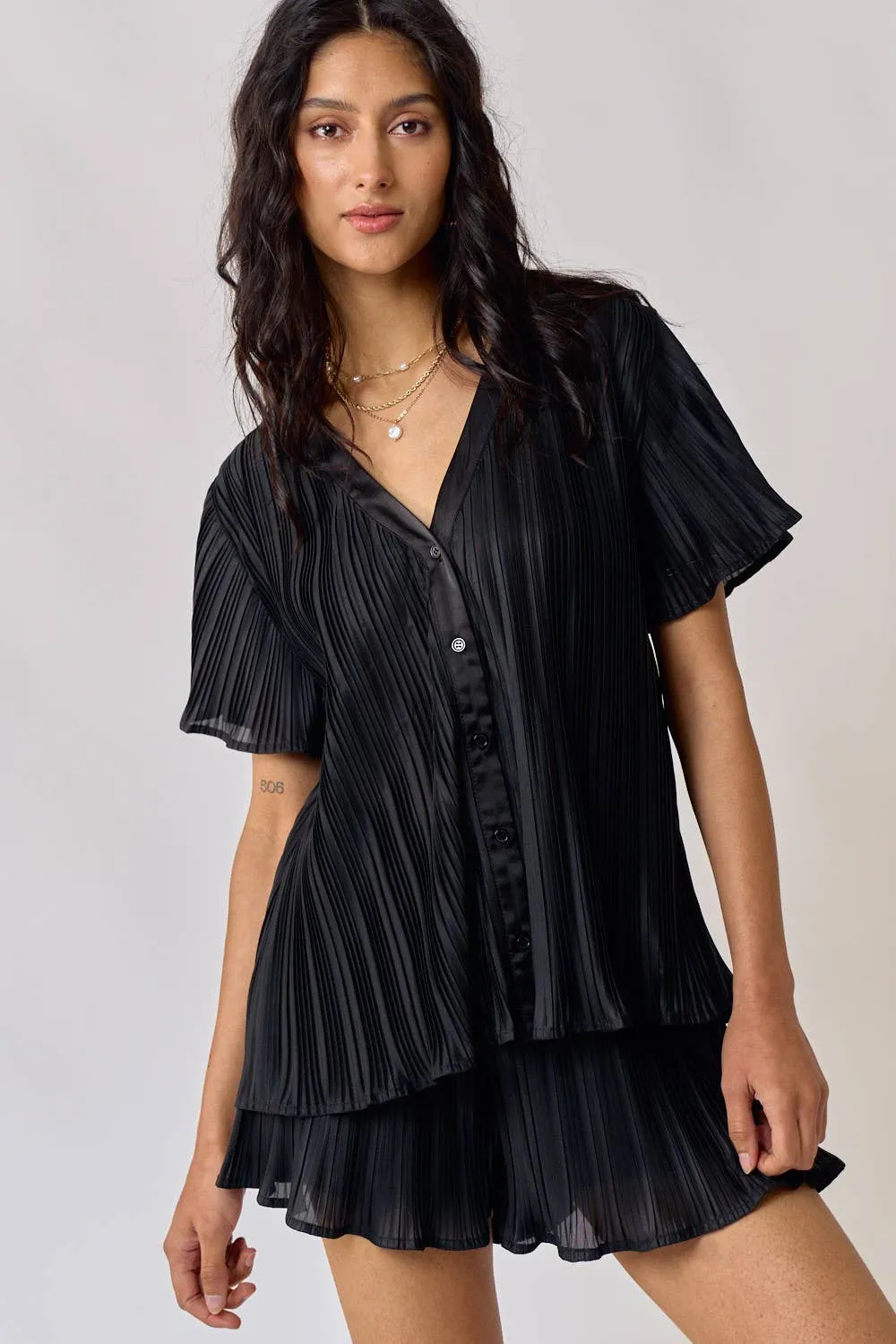 FEMME AND FLOWY PLEATED SHIRT TOP AND SHORTS SET BLACK / M