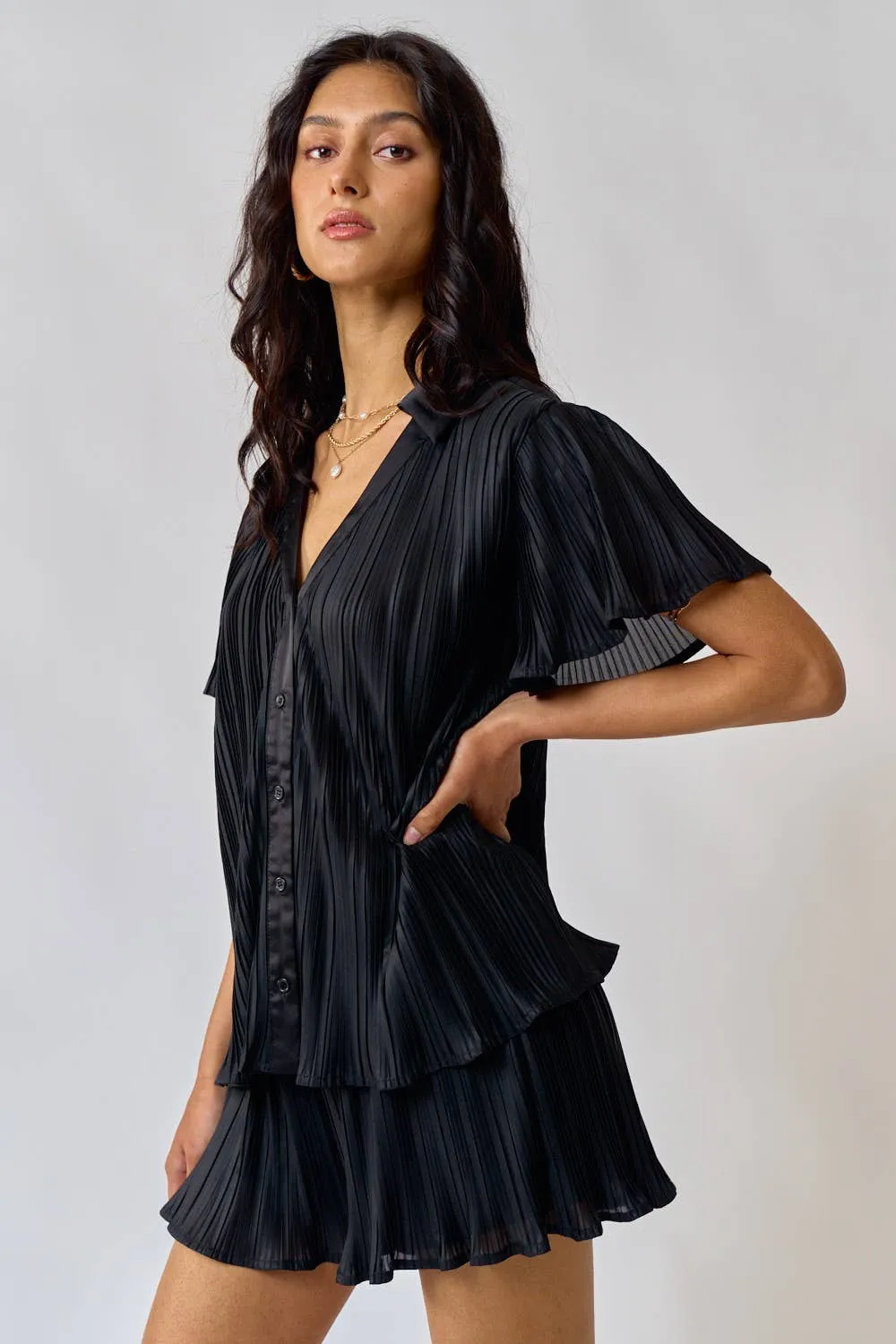 FEMME AND FLOWY PLEATED SHIRT TOP AND SHORTS SET BLACK / M